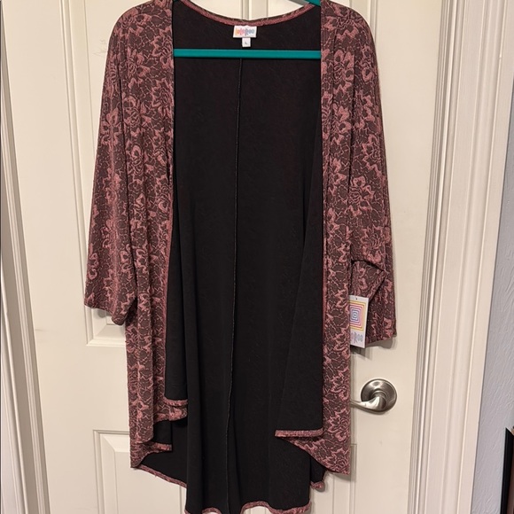 NWT LuLaroe Lindsey Kimono Embroidered Pink and Black Floral Cardigan Sz Large - Picture 1 of 6